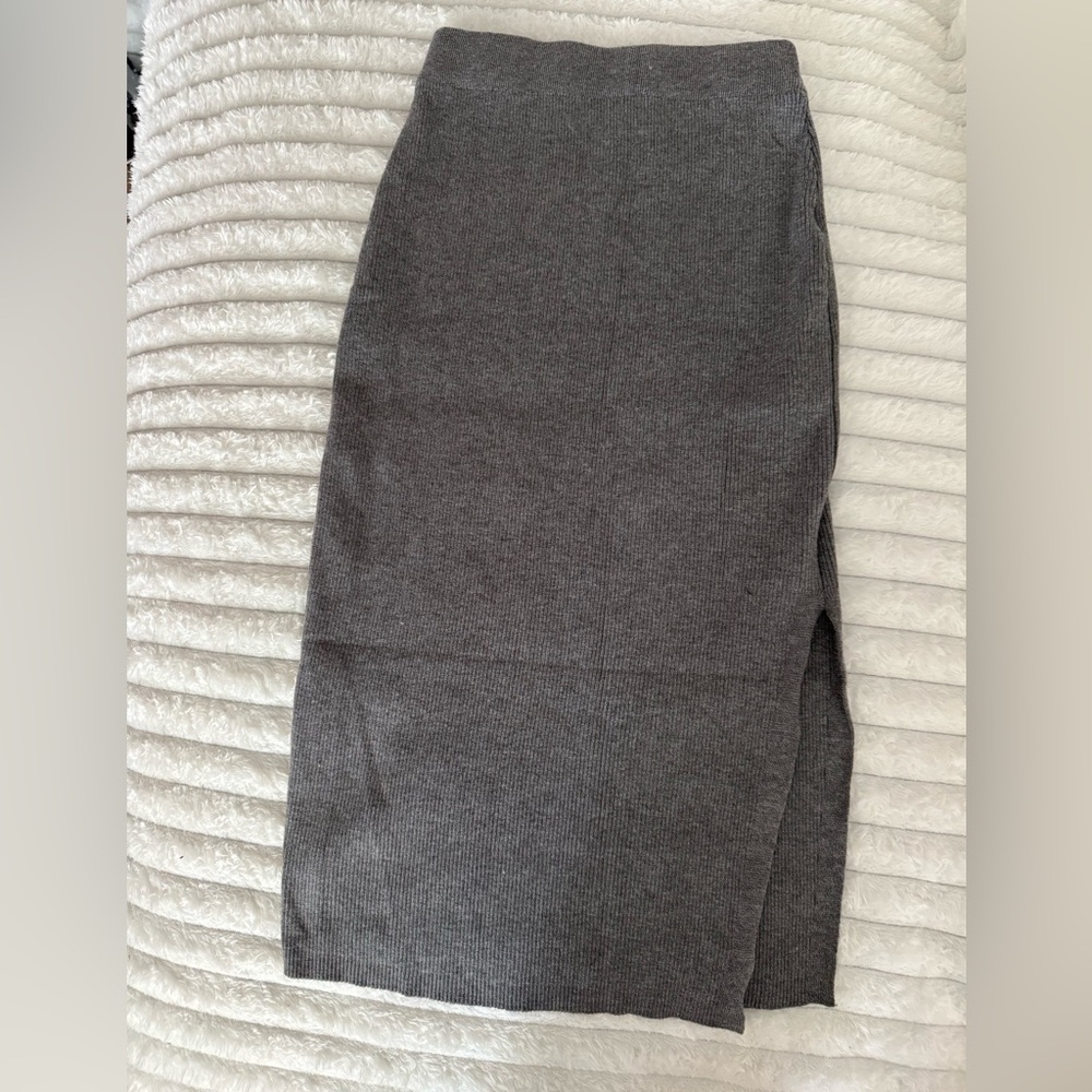 Gray Ribbed Pencil Midi Skirt